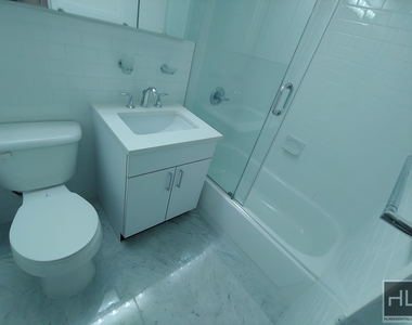 East 56 Street - Photo Thumbnail 4