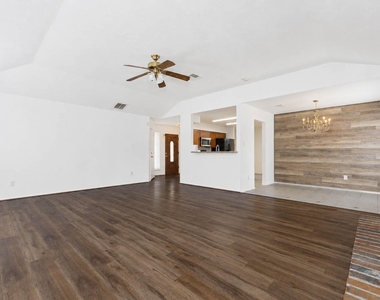 7251 Sonnet Glen Lane - Photo Thumbnail 6