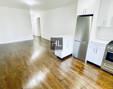 East 35 Street - Photo Thumbnail 3