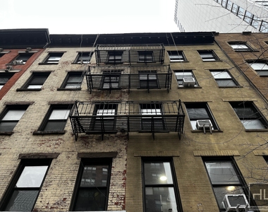 Third Avenue - Photo Thumbnail 4