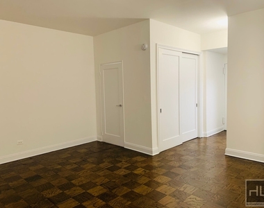 West 22 Street - Photo Thumbnail 2