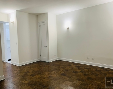 West 22 Street - Photo Thumbnail 3