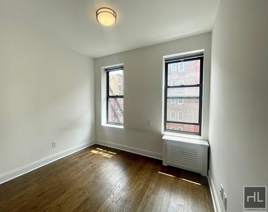 Mott Street - Photo Thumbnail 4