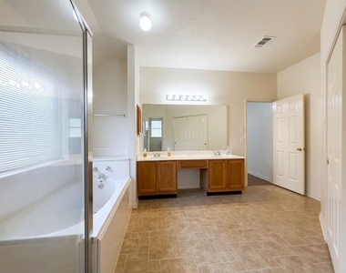 2710 Glen Cullen Lane - Photo Thumbnail 11