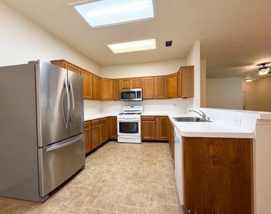2710 Glen Cullen Lane - Photo Thumbnail 5