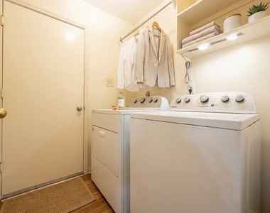 2710 Glen Cullen Lane - Photo Thumbnail 12