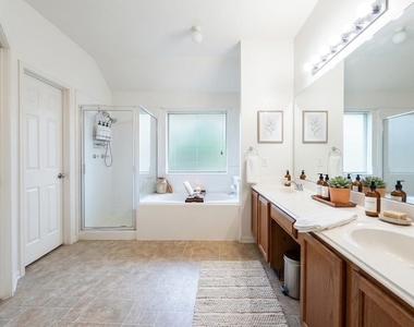 2710 Glen Cullen Lane - Photo Thumbnail 9
