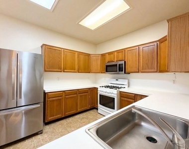 2710 Glen Cullen Lane - Photo Thumbnail 17