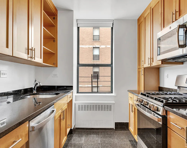 West 87th Street - Photo Thumbnail 4