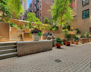 West 87th Street - Photo Thumbnail 6