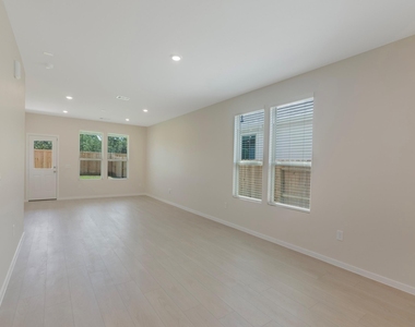 15881 Blass Valley Drive Drive - Photo Thumbnail 14