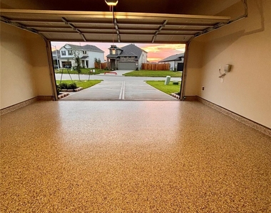 15881 Blass Valley Drive Drive - Photo Thumbnail 35