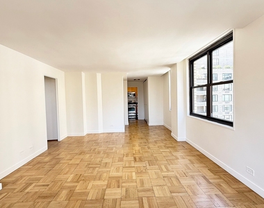 East 49 Street - Photo Thumbnail 2
