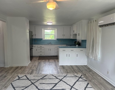 409 Doris Street - Photo Thumbnail 5