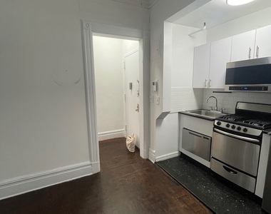 East 80th Street - Photo Thumbnail 4