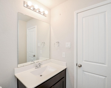 1811 Brady Shores Drive - Photo Thumbnail 29