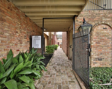 1733 Commonwealth Street - Photo Thumbnail 2