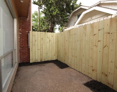 1733 Commonwealth Street - Photo Thumbnail 14