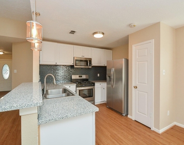 22811 Market Square Lane - Photo Thumbnail 17