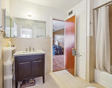 3825 Gramercy Street - Photo Thumbnail 4