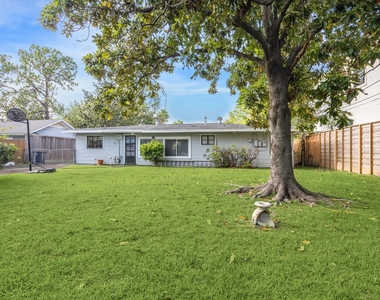 3825 Gramercy Street - Photo Thumbnail 8