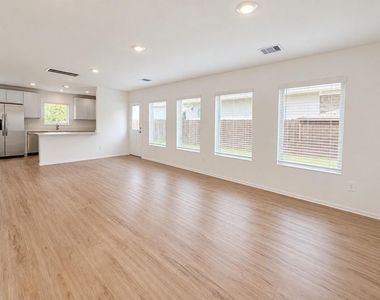 1512 Las Cuevas Drive - Photo Thumbnail 6