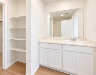 1512 Las Cuevas Drive - Photo Thumbnail 10