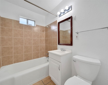 1036 Louise Street - Photo Thumbnail 10