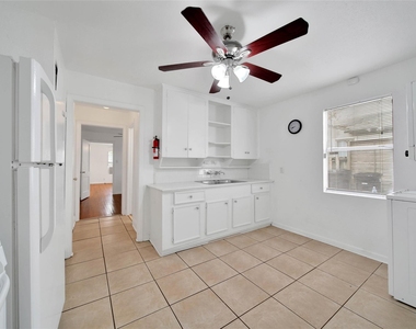1036 Louise Street - Photo Thumbnail 5