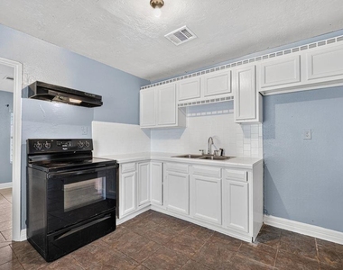 7319 Mountbatten Road - Photo Thumbnail 3