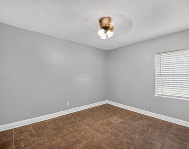 7319 Mountbatten Road - Photo Thumbnail 6