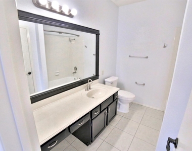 486 S Wilcrest Drive - Photo Thumbnail 18