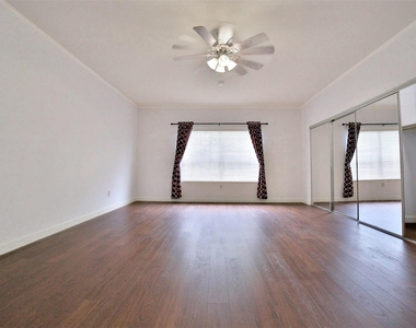 486 S Wilcrest Drive - Photo Thumbnail 10