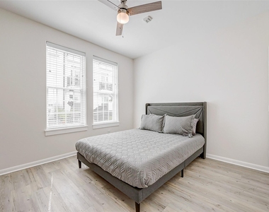 2445 Shadow View Lane - Photo Thumbnail 8