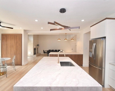 11806 Braesridge Drive - Photo Thumbnail 8
