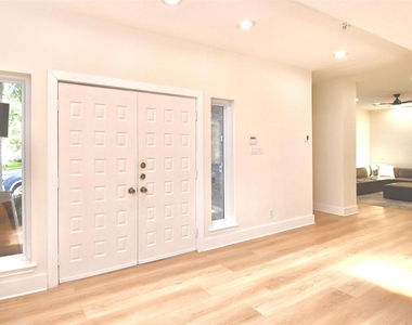11806 Braesridge Drive - Photo Thumbnail 1