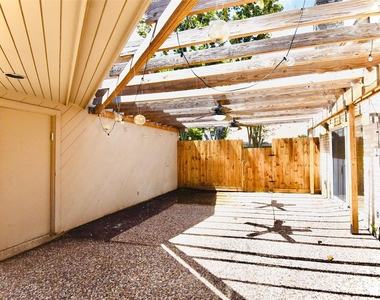 11806 Braesridge Drive - Photo Thumbnail 22