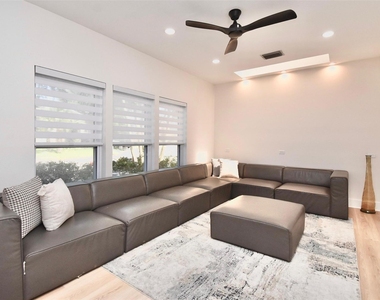 11806 Braesridge Drive - Photo Thumbnail 2