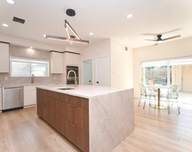 11806 Braesridge Drive - Photo Thumbnail 7