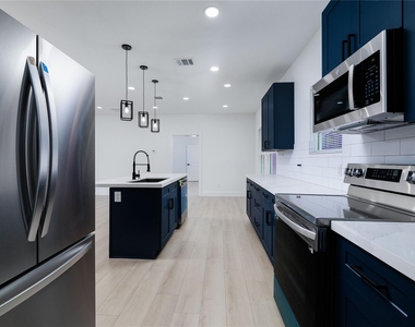 414 Peach Point Lane - Photo Thumbnail 8