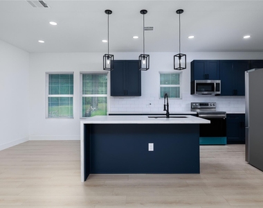414 Peach Point Lane - Photo Thumbnail 5