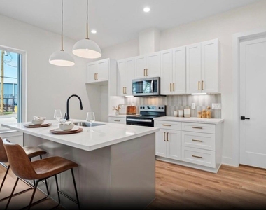 6532 Weston Street Street - Photo Thumbnail 5