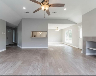 2135 Collingsfield Drive - Photo Thumbnail 3