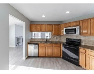 2135 Collingsfield Drive - Photo Thumbnail 6