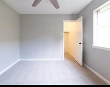 2135 Collingsfield Drive - Photo Thumbnail 15