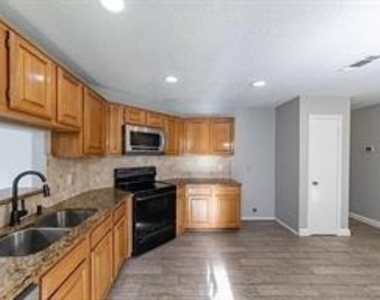 2135 Collingsfield Drive - Photo Thumbnail 5