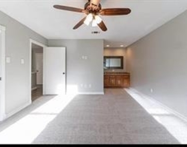 2135 Collingsfield Drive - Photo Thumbnail 10