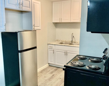 6702 Fulton St - Photo Thumbnail 3