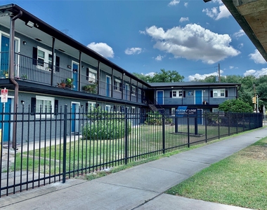 6702 Fulton St - Photo Thumbnail 6