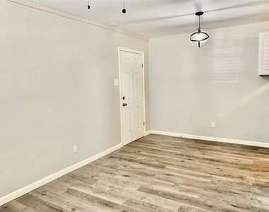 6702 Fulton St - Photo Thumbnail 2